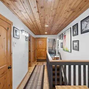 Holiday home Val D'isere At The Village By 101 Great Escapes, Mammoth Lakes